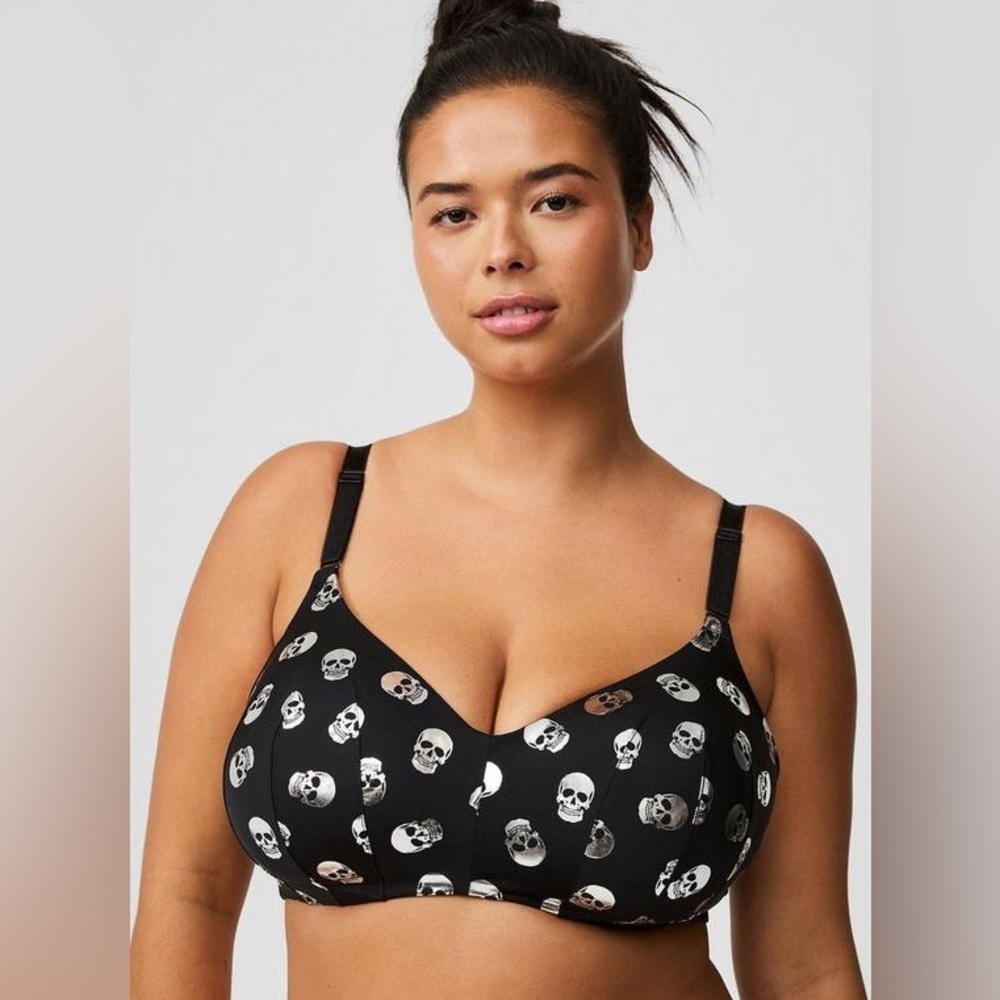 Torrid Wire-Free Lightly Lined Smooth Black Skull Pattern Bra Plus Size 40DDD 💀